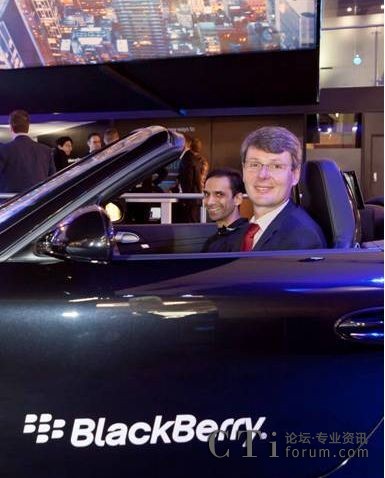RIM公司總裁兼首席執(zhí)行官Thorsten Heins先生體驗(yàn)BlackBerry概念車
