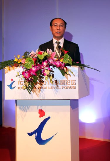 中國(guó)電信(微博)集團(tuán)公司副總工程師 靳東濱